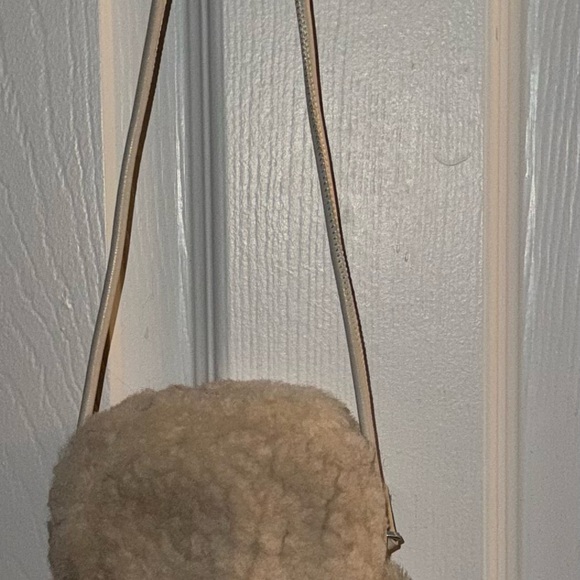 Cabincore Mo&Co Elegant Cream Shearling Crossbody Bag - Picture 3 of 11